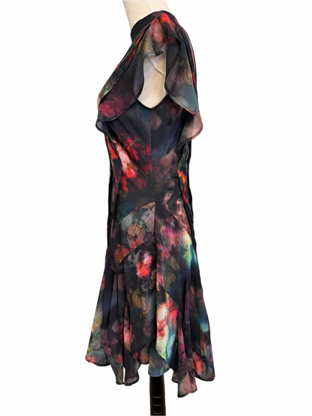 AllSaints Fleur Bianca Flutter Sleeve Pleated Dress in Multicolor Floral Print - Picture 6 of 11